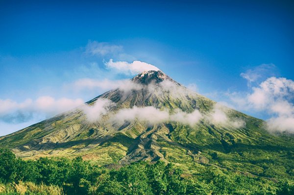 Comment préparer une randonnée pour découvrir les volcans actifs au Costa Rica?