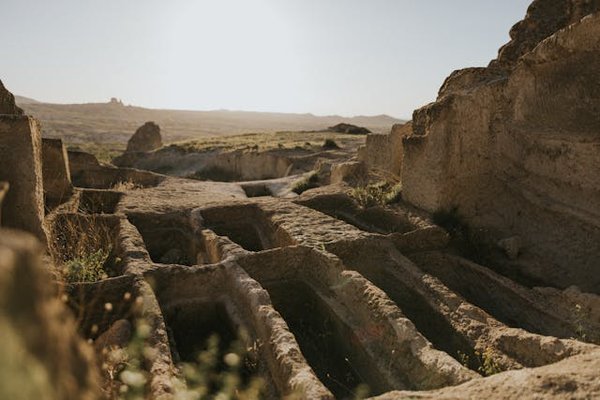 Comment explorer les ruines romaines de Volubilis, Maroc : itinéraires et conseils pratiques ?